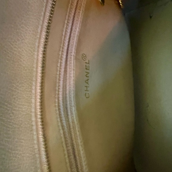 Chanel Medallion Tote 24k Gold Plated Hardware - Picture 5 of 15